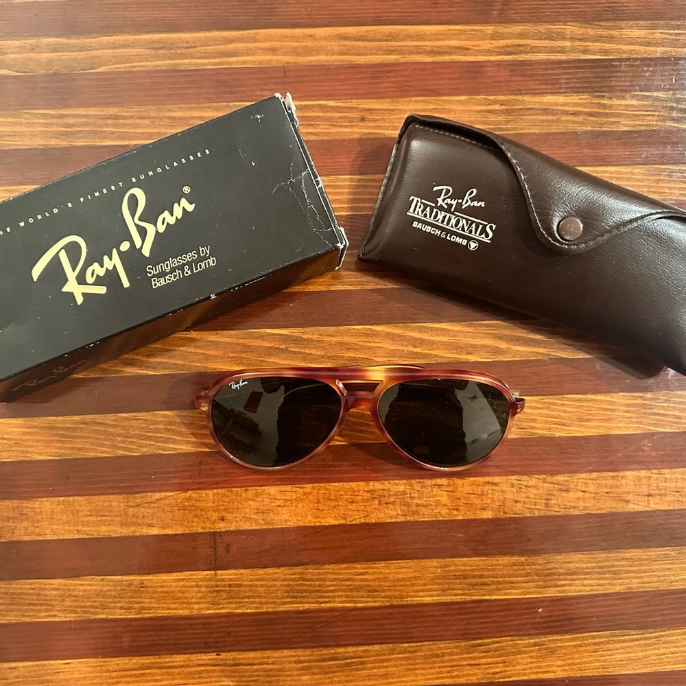Ray-Ban Black Sunglasses with Brown Case